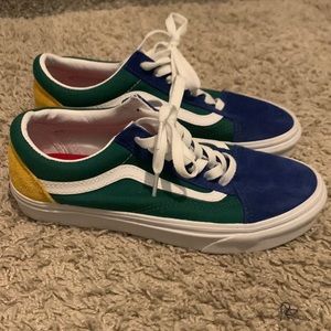 NEVER WORN VANS